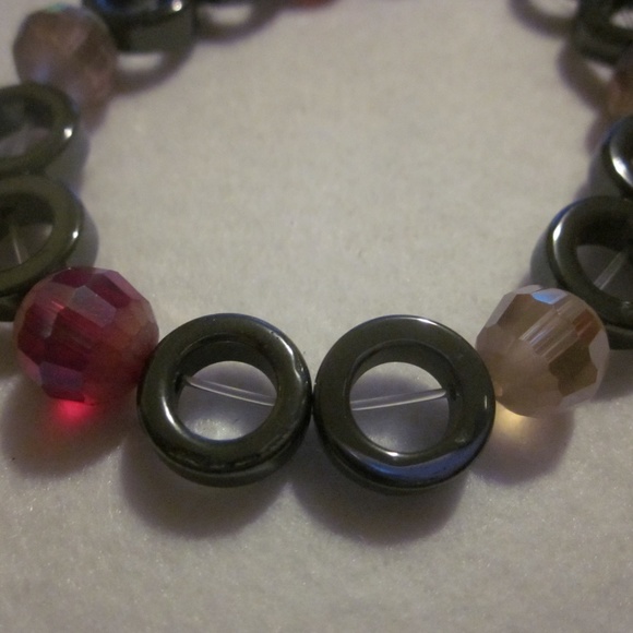 NWOT. Hematite Ring Stretch Bracelet - Picture 2 of 3